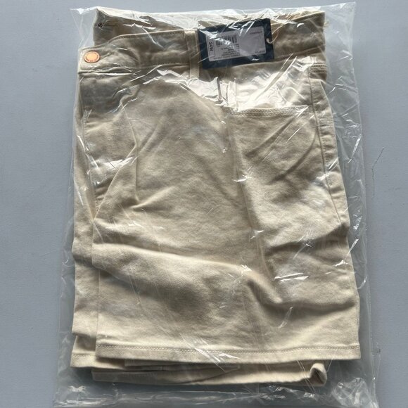 Universal Thread Women's Plus Size High-Rise Midi Jean Shorts Off-White 24W - Picture 2 of 6